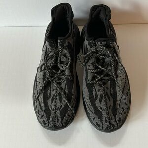 Men’s Sneakers Black & Gray Stretch Knit Tie